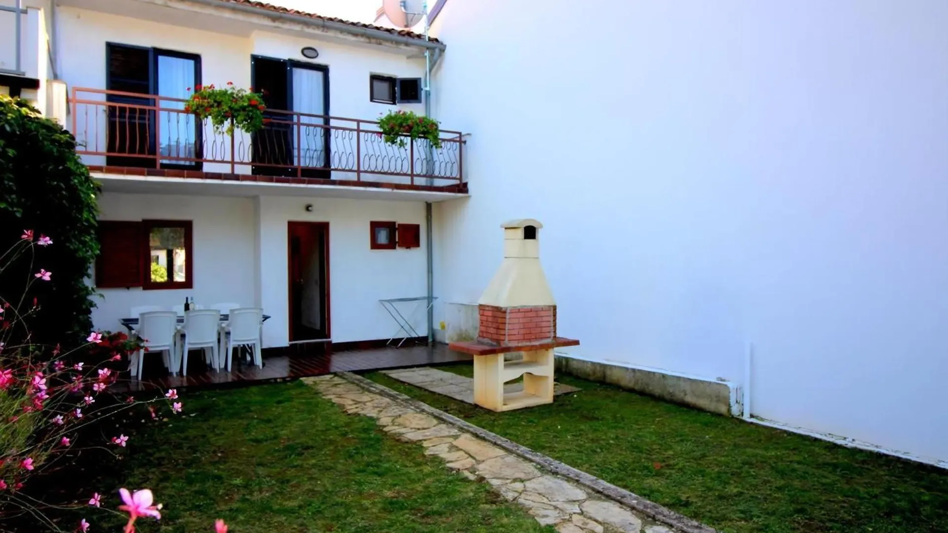 Ferienhaus Palma In Strandnaehe Mit Garten Grill Poreč