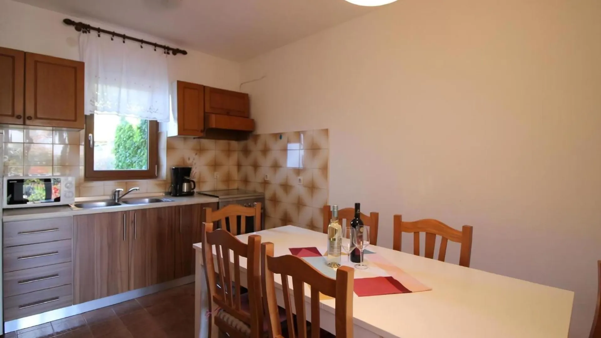 Ferienhaus Palma In Strandnaehe Mit Garten Grill 포레치 아파트