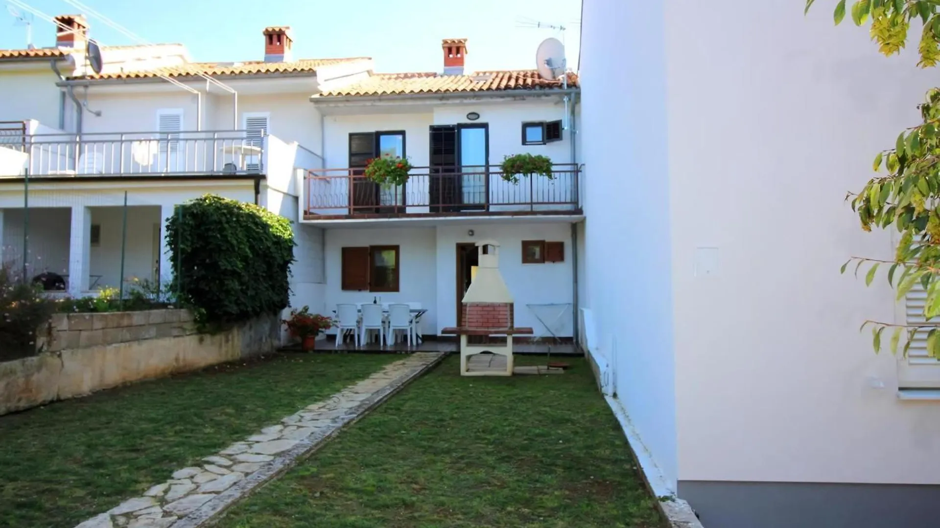 Ferienhaus Palma In Strandnaehe Mit Garten Grill 포레치